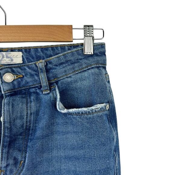 We The Free Free People Ripped Busted Knee Rigged Denim Boyfriend Jeans Size 25 - Picture 6 of 16